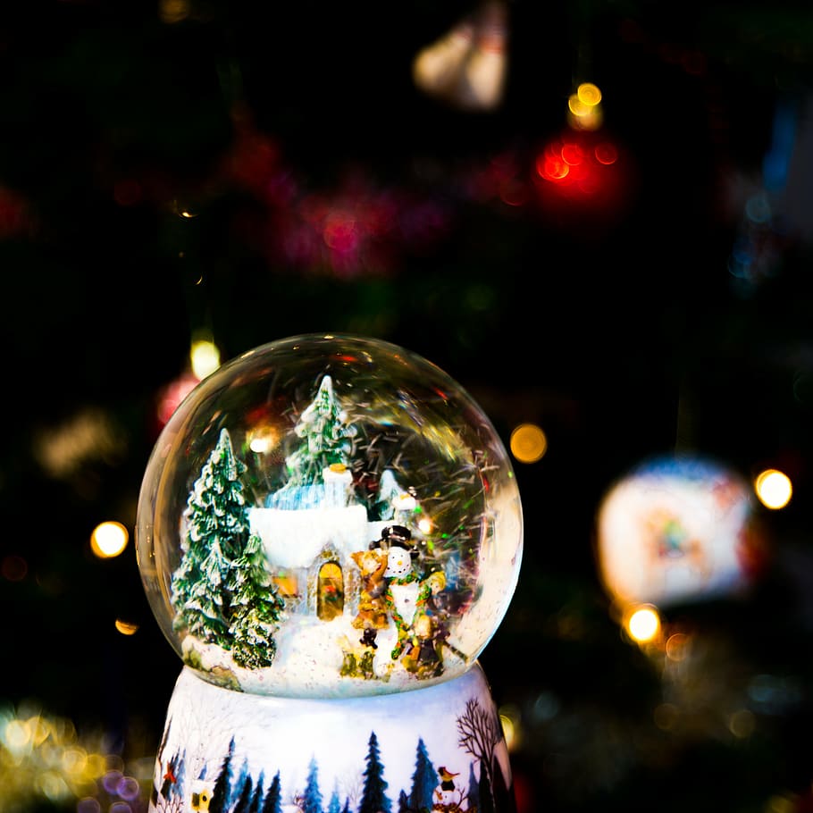 selected-focus photo, clear, glass snow globe, christmas, ball, display, decor, ornaments, blur, bokeh