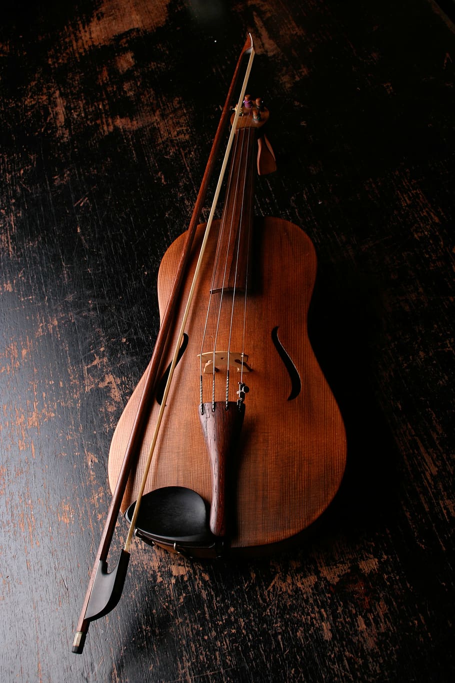 brown wooden violin, violin, musical instrument, music, sound, classical music, instrument, classic, wood, stringed instrument