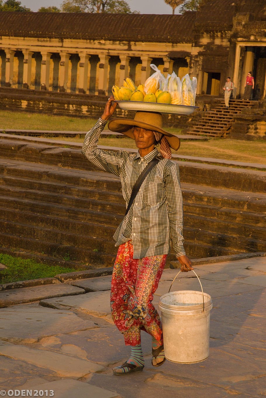 Temple, Angkor Wat, Cambodia, Siem Reap, woman, hard, difficult, poor, carrying, fruit
