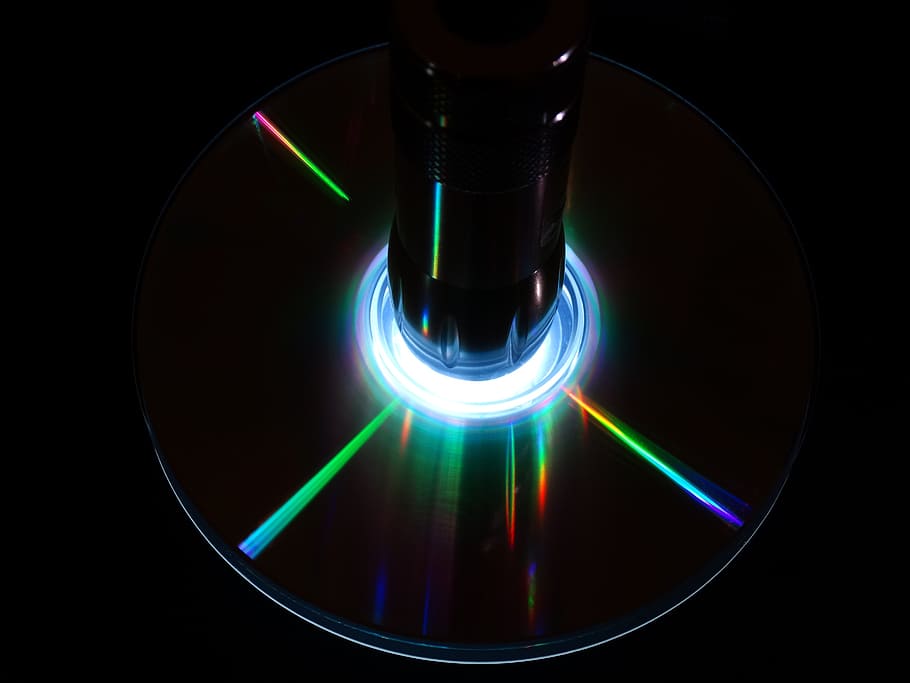 CD, DVD, デジタル, コンピューター, シルバー, フロッピーディスク, テクノロジー, 黒の背景, 照らされた, 幾何学的形状