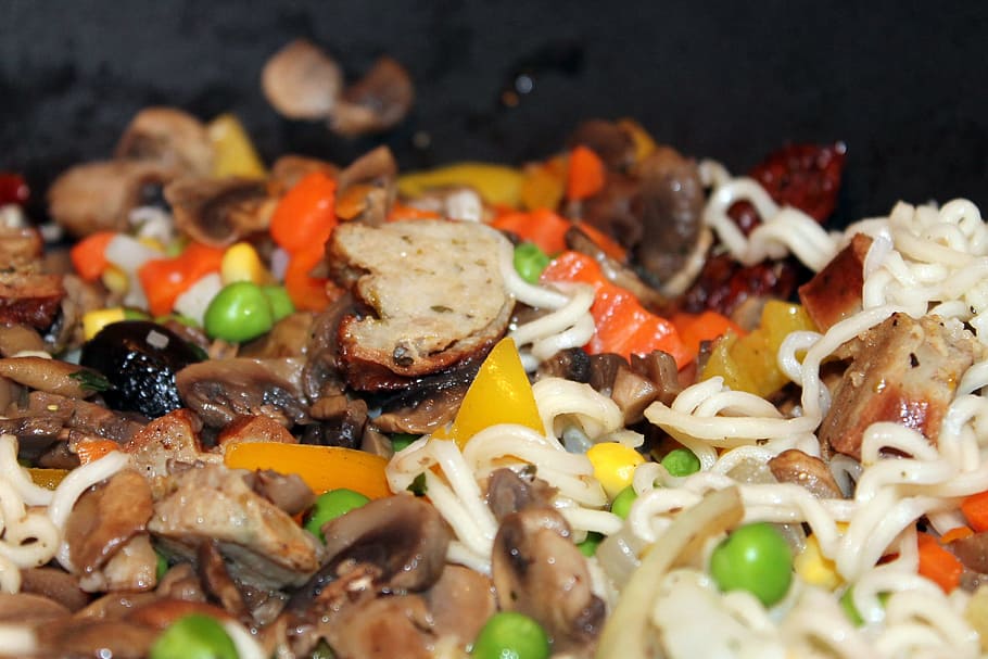 wok dish, noodles, peas, sausage, asia, paella, chinese, eat, cook, fry up