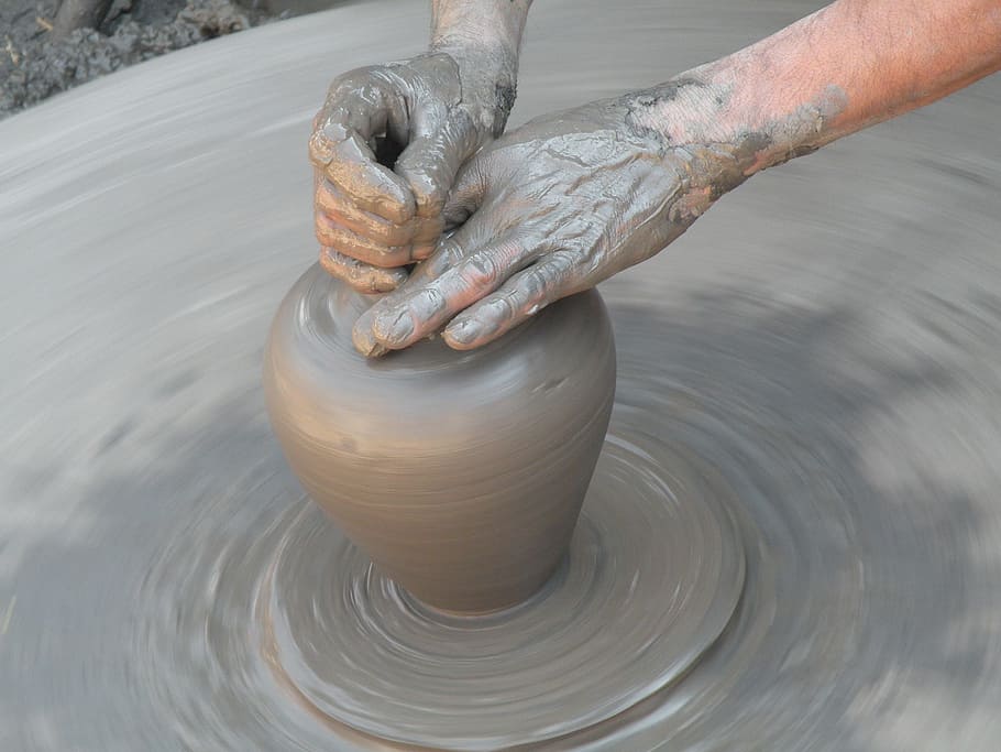 鍋, 粘土, 手, 仕事, 工芸, 陶工を作る人, 人間の手, 芸術と工芸, 陶器, 人体の一部