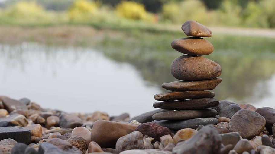 pessoa, mostrando, marrom, rochas balanceamento, rochas, equilíbrio, pedra, zen, pilha, natural