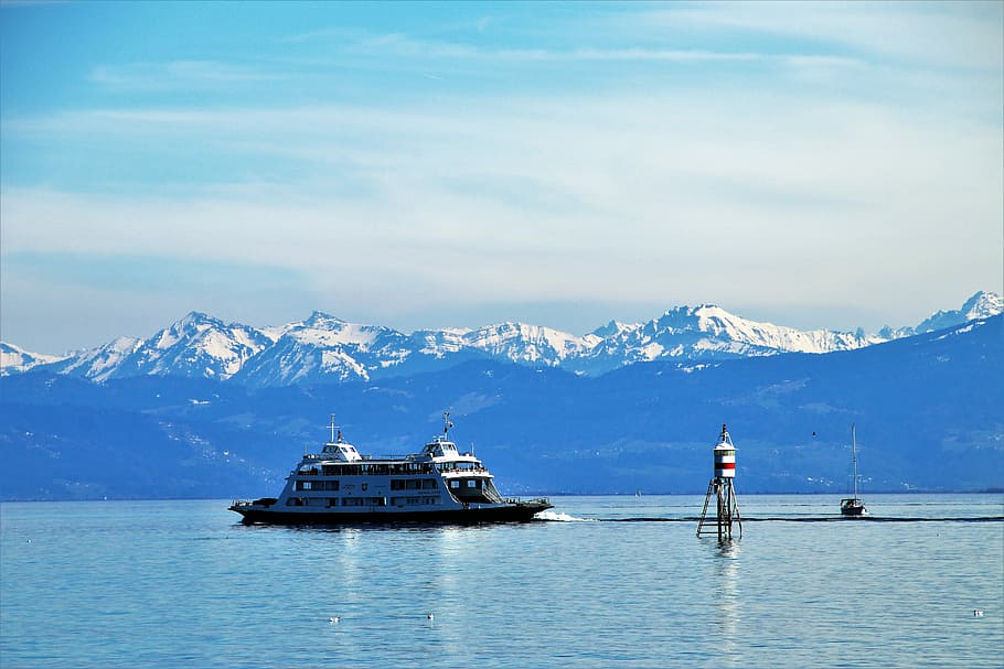 Blanco, ferry, agua, torre, durante el día, crucero, bodensee, nieve, parte monolítica de las aguas, montaña