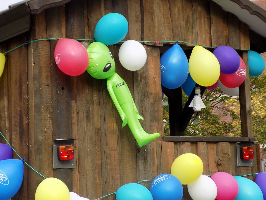 pageant, parade floats, balloons, extraterrestrial, green, figure, carnival, balloon, multi colored, celebration