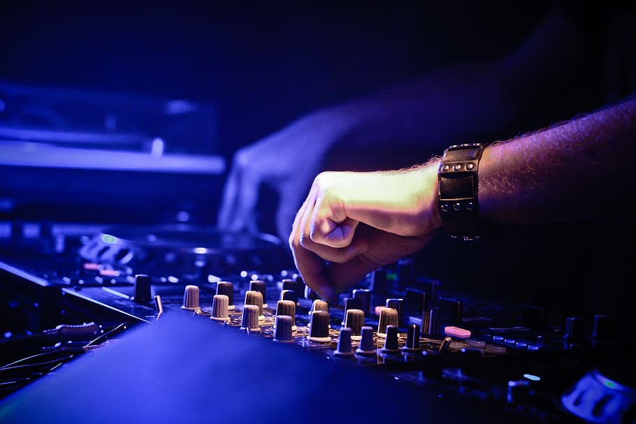 person, playing, black, terminal mixer, DJ, turntable, artist, musician, technician, sound