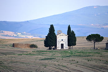 the-val-d-orcia-tuscany-tuscany-church-chapel-royalty-free-thumbnail.jpg