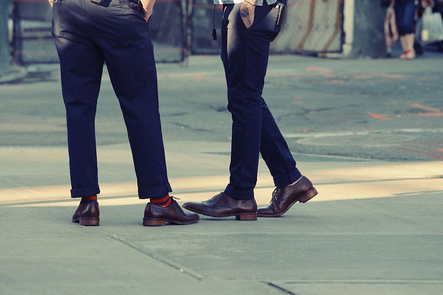 celana, sepatu, trotoar, kota, orang, fashion, teman, bagian rendah, dua orang, kaki manusia