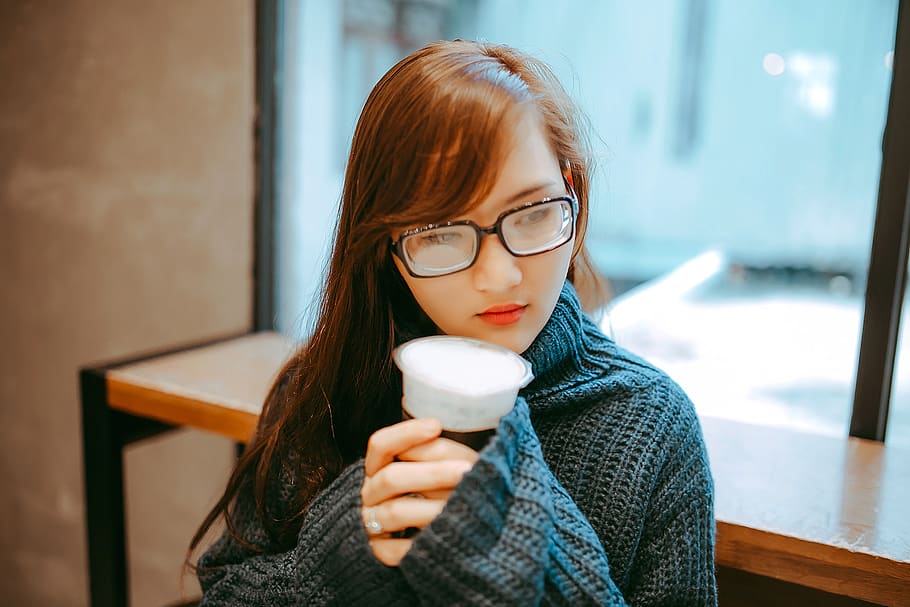 coffee, raincoffee, chill, relax, girl, young, woman, person, people, eyeglasses
