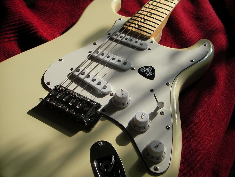 guitarra stratocaster amarilla, stratocaster, guitarra eléctrica, música, guitarra, instrumento musical, instrumento de cuerda, guardabarros, guitarra rock, instrumento
