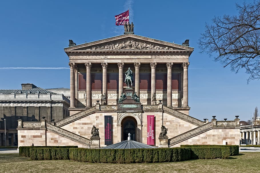 베를린, 박물관, 건물, 오래된 국립 미술관, 미술, 건축물, 건축 된 구조, 하늘, 건물 외관, 깃발