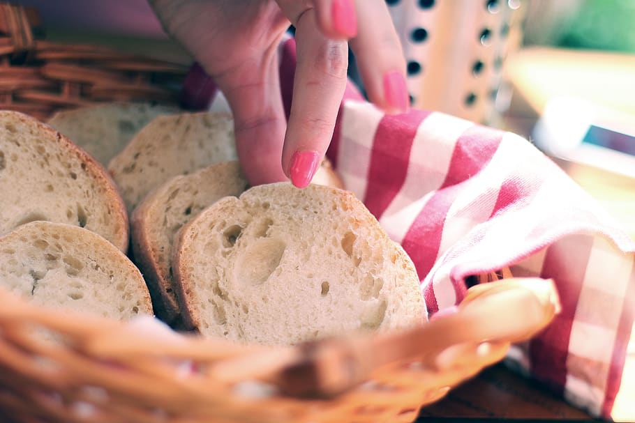 pão, cesta, comida, mãos, dedos, esmalte de unha, mão humana, comida e bebida, mão, uma pessoa