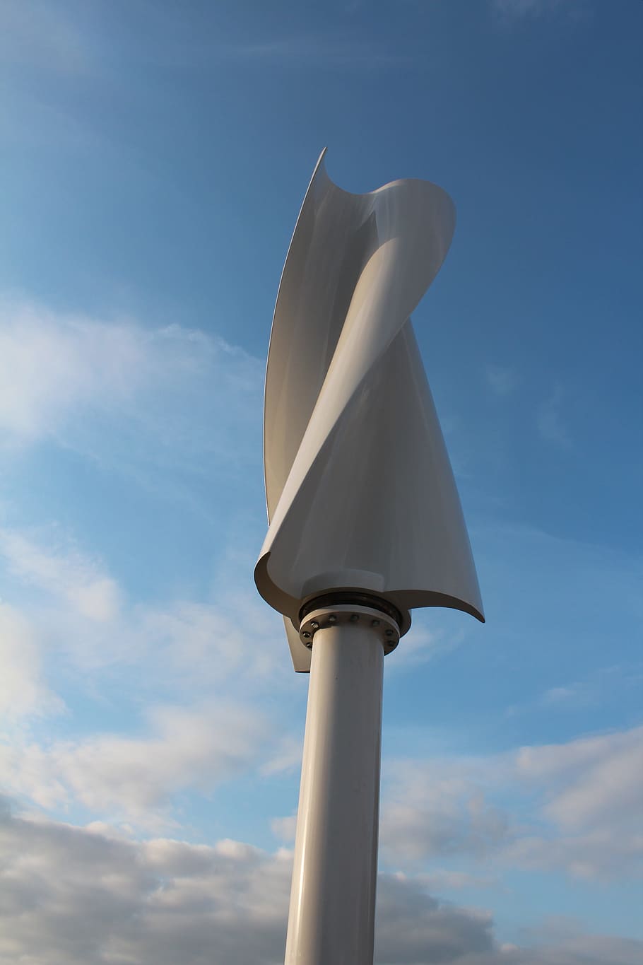 savonius rotor, vertical wind turbine, advertising wind system, sky, cloud - sky, low angle view, day, nature, built structure, blue