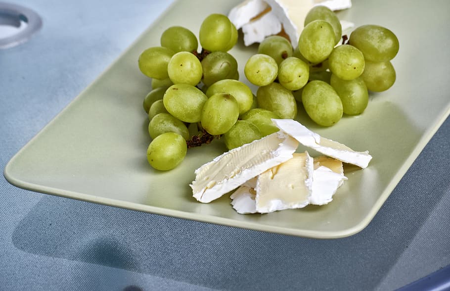 food, grapes, cheese, brie, snack, vegetarian, healthy, gourmet, plated food, food photography