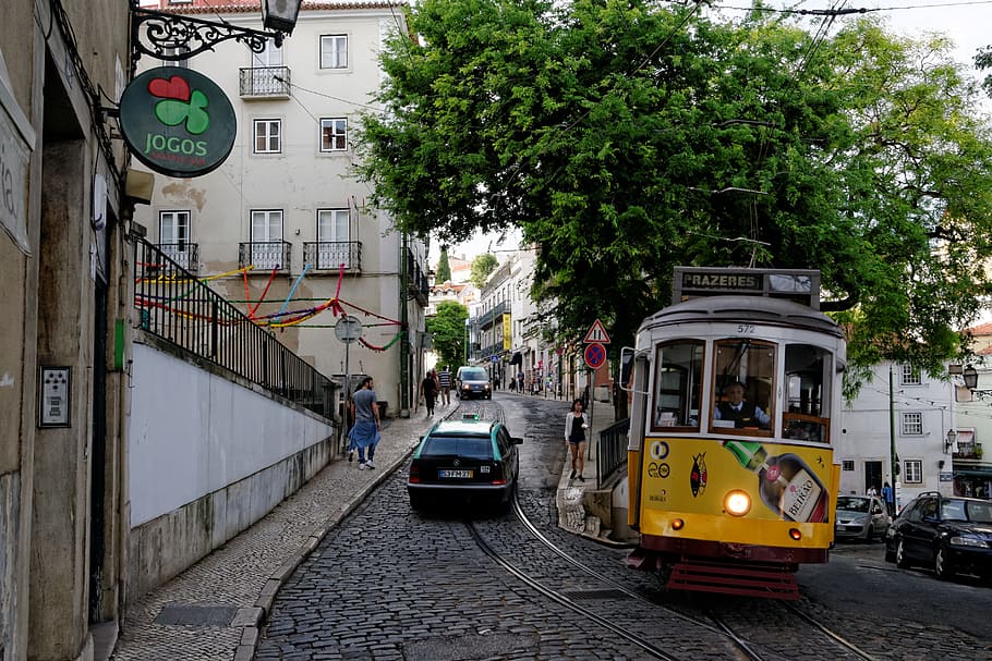 Lisboa, Portugal, casco antiguo, tranvía, carretera, calle, teleférico, escena urbana, transporte, ciudad