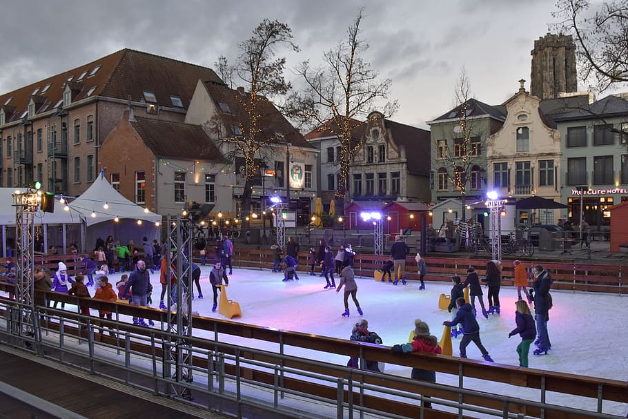 gente, patinaje sobre hielo, arena, pista de hielo, invierno, diversión invernal, niños, diversión, malinas, edificios