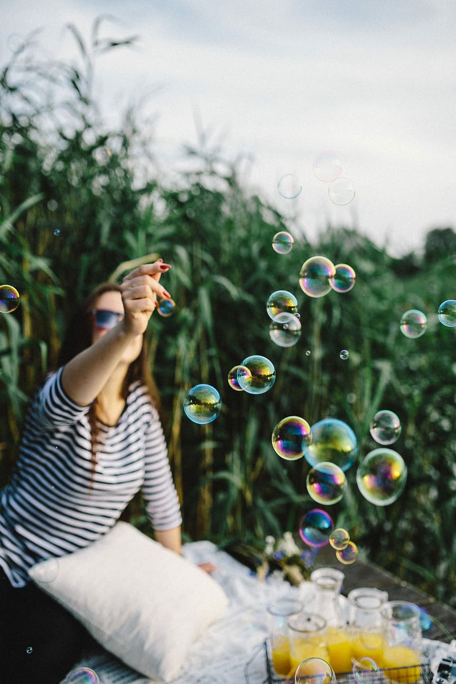 diversão, bolhas de sabão, natureza, se divertindo, menina, verão, mulher, feriados, férias, bolhas