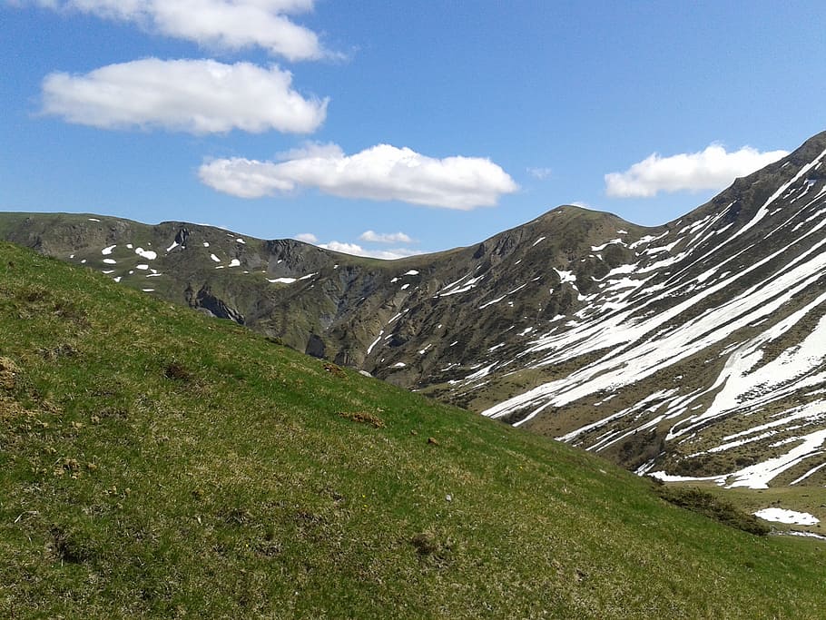 Высший пик пиренеев 5 букв. Перенея горы. Пириней. Пиринея. Пиринея фото.