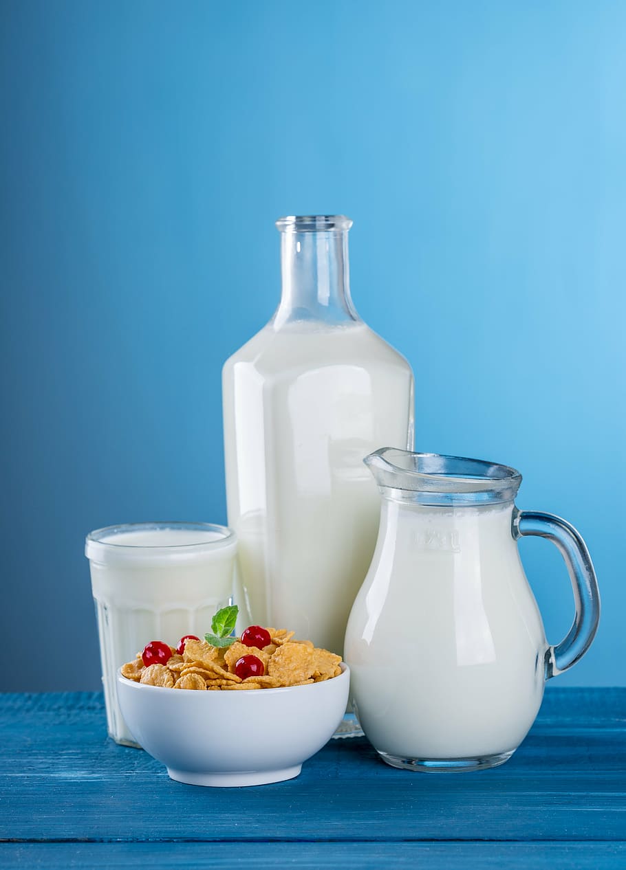 milk, clear, glass pitcher, bottle, drinking glass, cereals, white, ceramic, bowl, dairy products