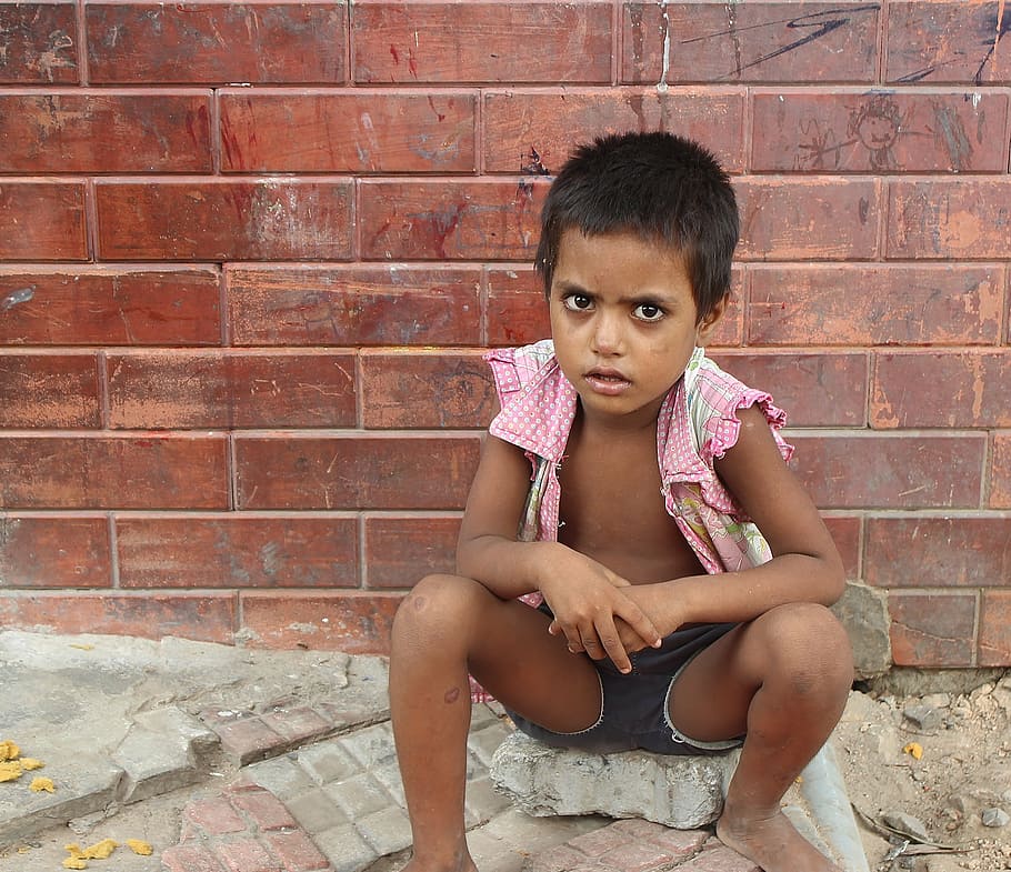 niño, el mendigo, india, asia, pobreza, nueva delhi, sentado, una persona, ladrillo, vista frontal