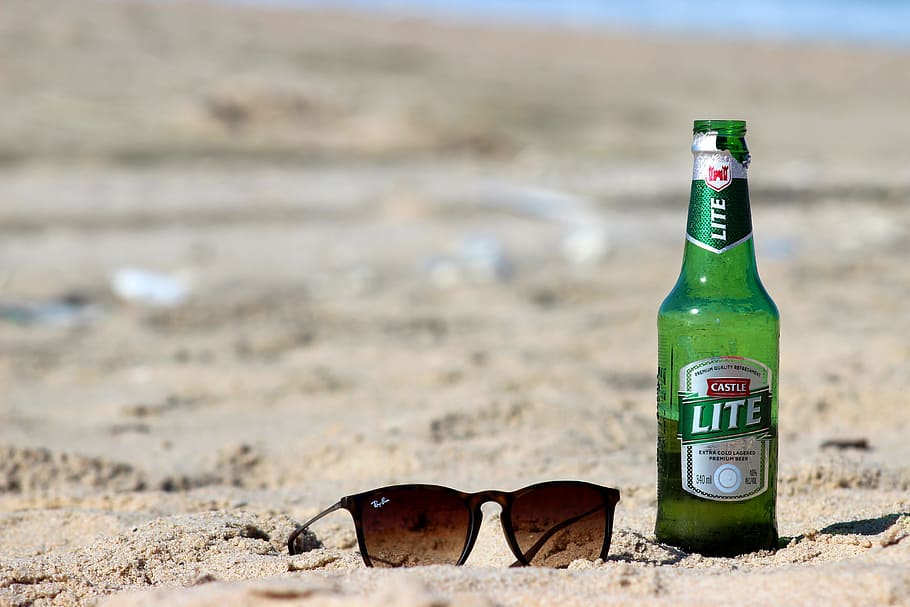 lite, berlabel, botol, di samping, kacamata hitam, pasir, bir, pantai, alkohol, musim panas