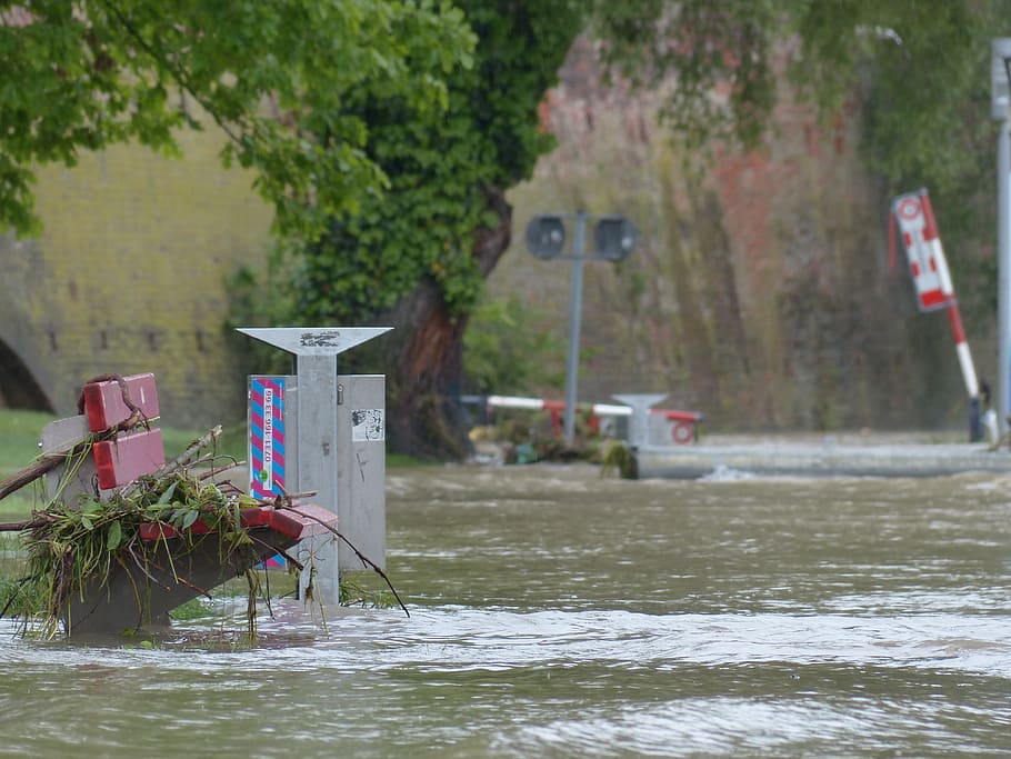 High Water, Road, Bank, park bench, bloqueado, daños, daños por inundación, destrucción, danubio, ulm