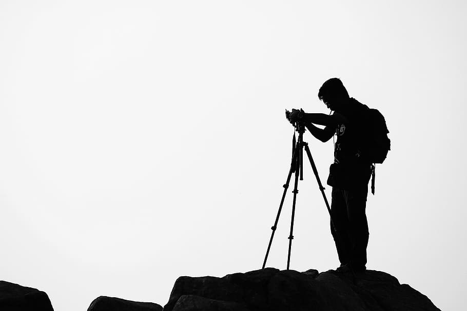 fotógrafo de silhueta, silhueta, fotógrafo, pessoas, tripé, uma pessoa, homens, câmera - equipamento fotográfico, equipamento, apenas uma mulher
