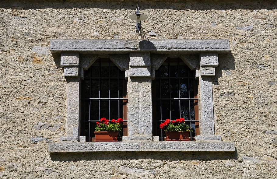 window, mullioned, stone, italy, palazzo, monument, architecture, history, walls, historian