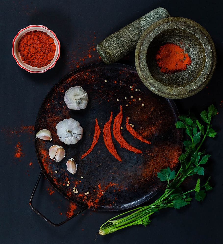 round steel plate, red, powder, two, garlic heads, top, red chili, garlic, ingredient, kitchen