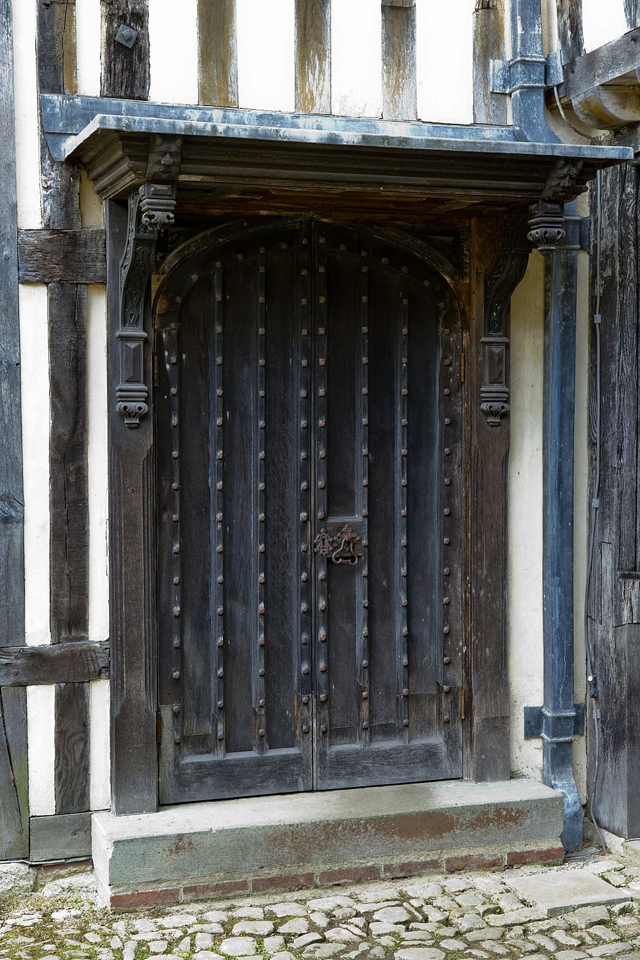 medieval, porta de carvalho, carvalho medieval, porta, bordadura, dossel, porta e bordadura de carvalho medieval, telhado de chumbo, tubulação de água da chuva, parede emoldurada em madeira