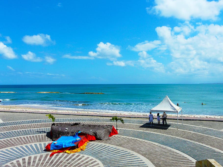 tres, persona, de pie, carpa con dosel, Hermosa, vista al mar, Indonesia, Bali, sol, océano