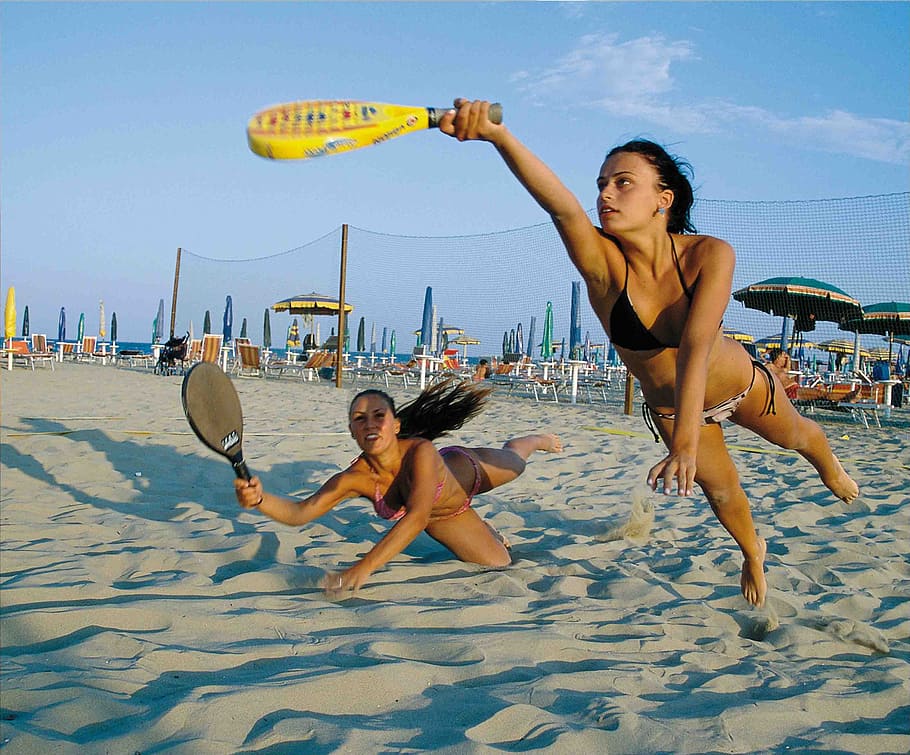 beach, games, girls, game, snowshoeing, land, leisure activity, sand, real people, lifestyles