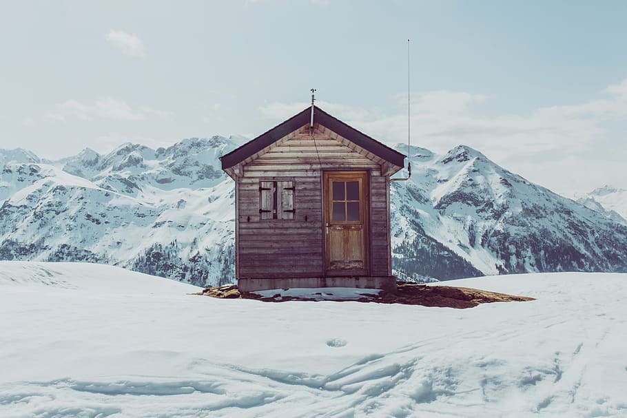 house, middle, snow mountain, brown, wooden, snowfield, mountains, hills, snow, winter