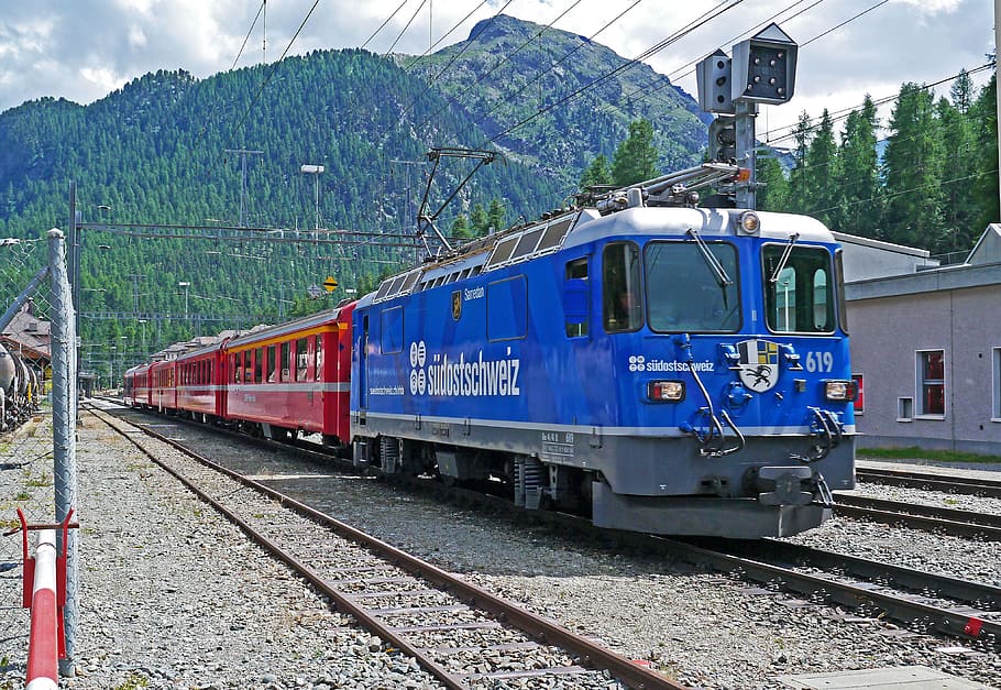 赤, 青, 電車, レーヘン鉄道, エンガディン, グラウビュンデン, スイス, 地方鉄道, 電気機関車, ヴェルベロク