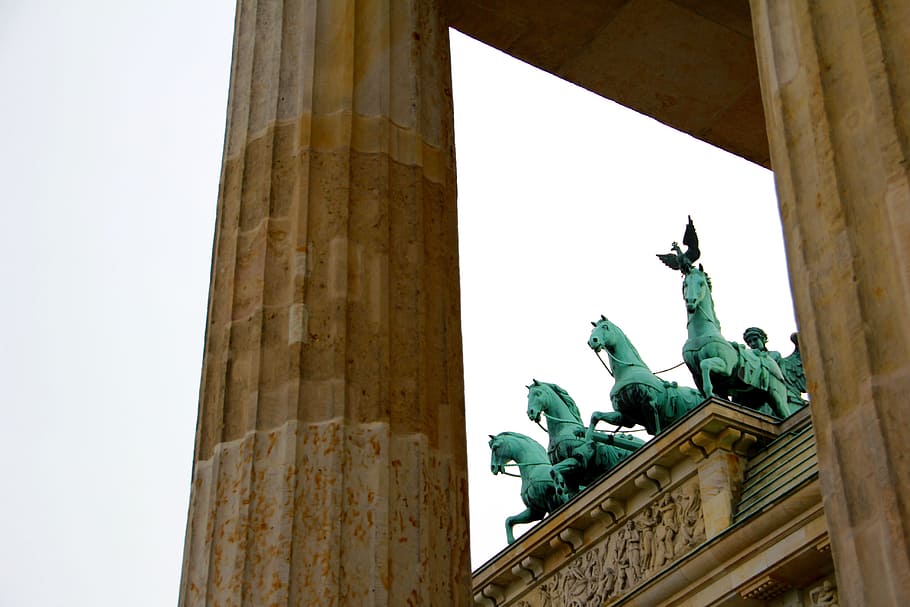 berlin, gerbang brandenburg, quadriga, kolom, tengara, tujuan, brandenburg, bangunan, arsitektur, patung