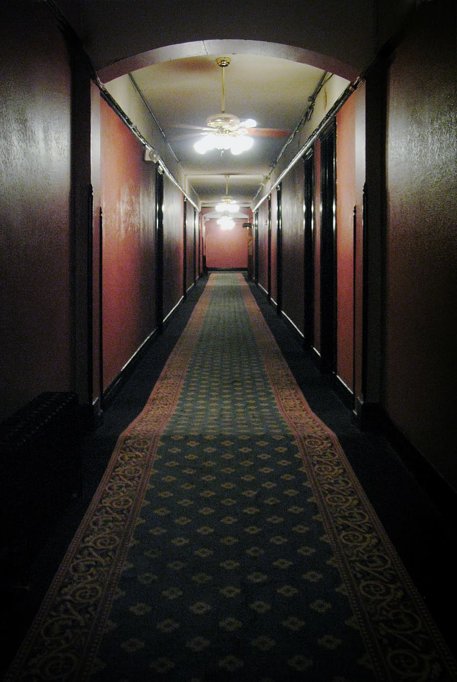 krem, hijau, karpet pelari, Hallway, Hotel, Spooky, Creepy, Haunted, hantu, vintage