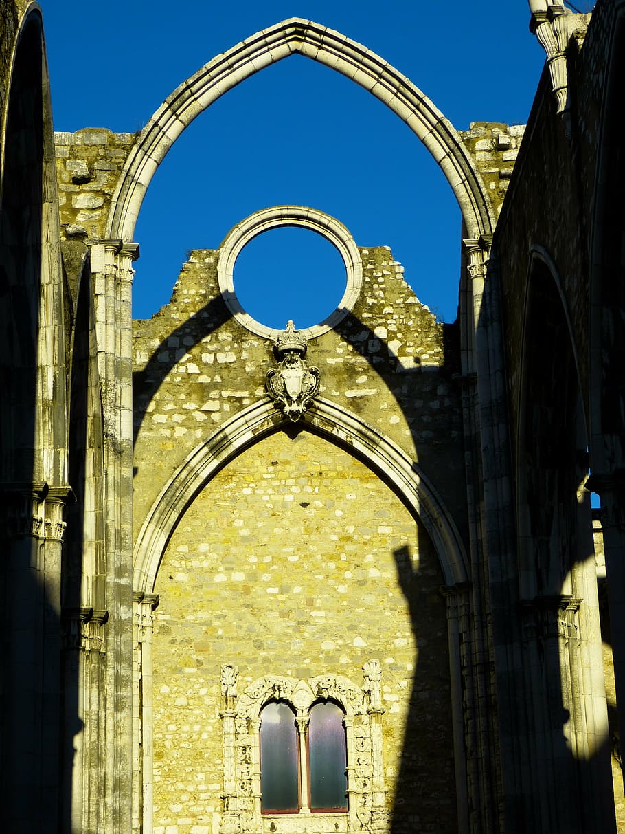 convento do carmo, antiguo monasterio, orden carmelita, gótico, destruido, terremoto, ruina, restos de una pared, nave, columnas