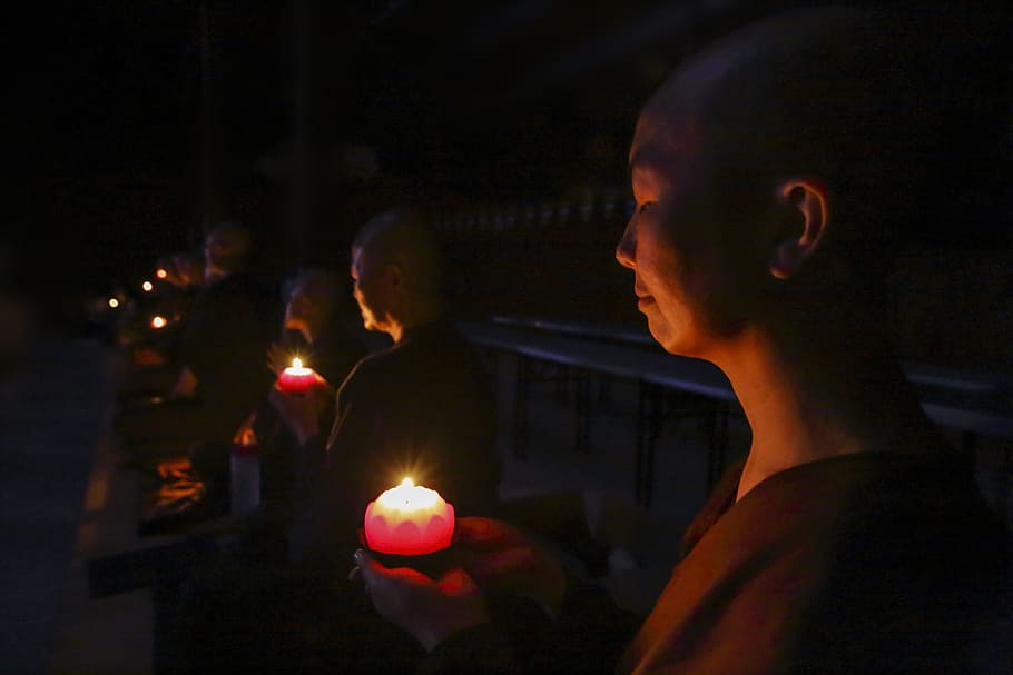 making, Nuns, Candles, Wish, nuns with candles, making wish, making aspiration, theravada buddhism, sayalay, nun