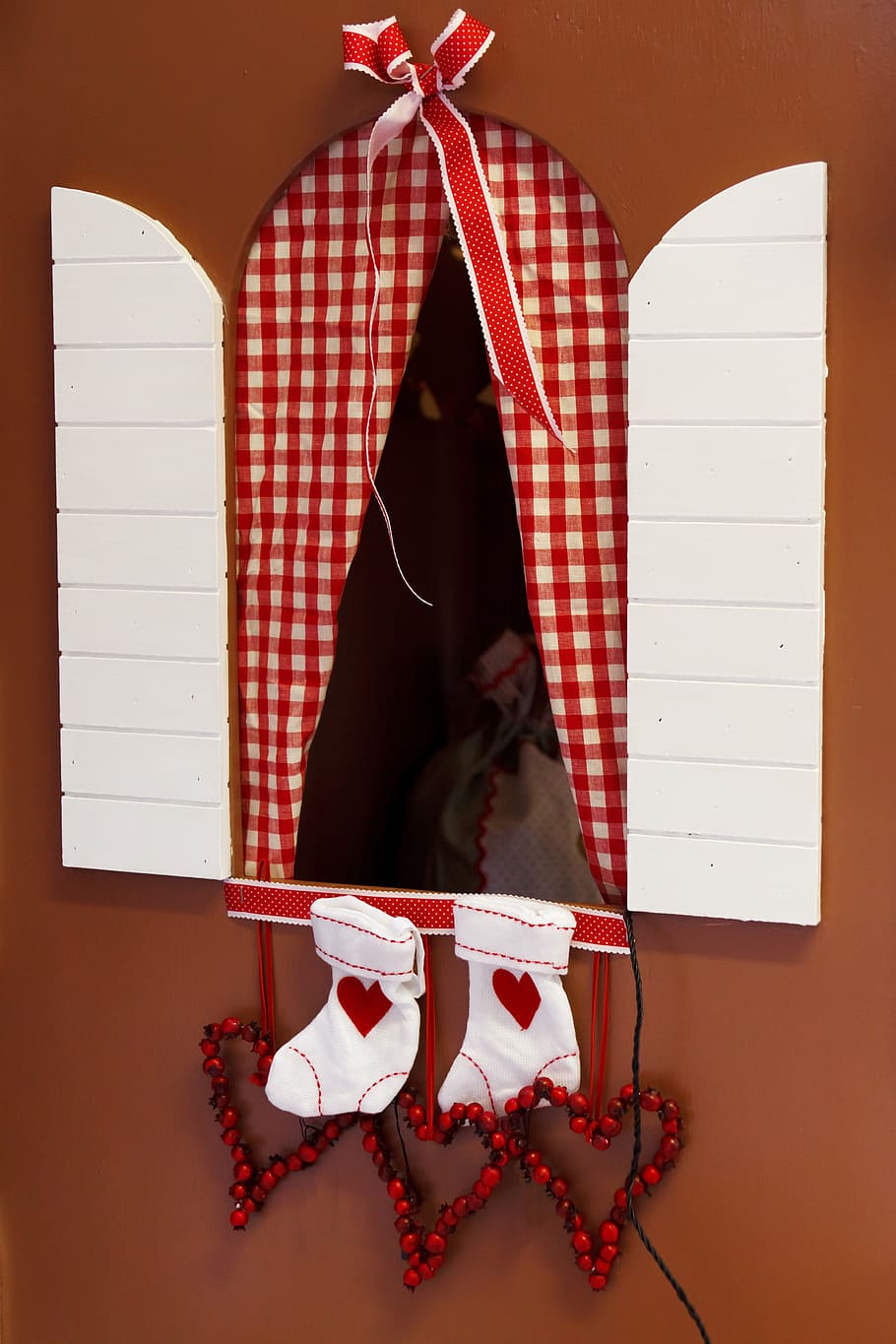 Navidad, decoración, vacaciones, santa, calcetín, media, ventana, madera, extremidad, rojo