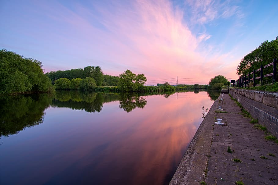 sungai calder, sungai aire, castleford, west yorkshire, matahari terbit, musim semi, berwarna merah muda, langit, sungai, persimpangan jalan