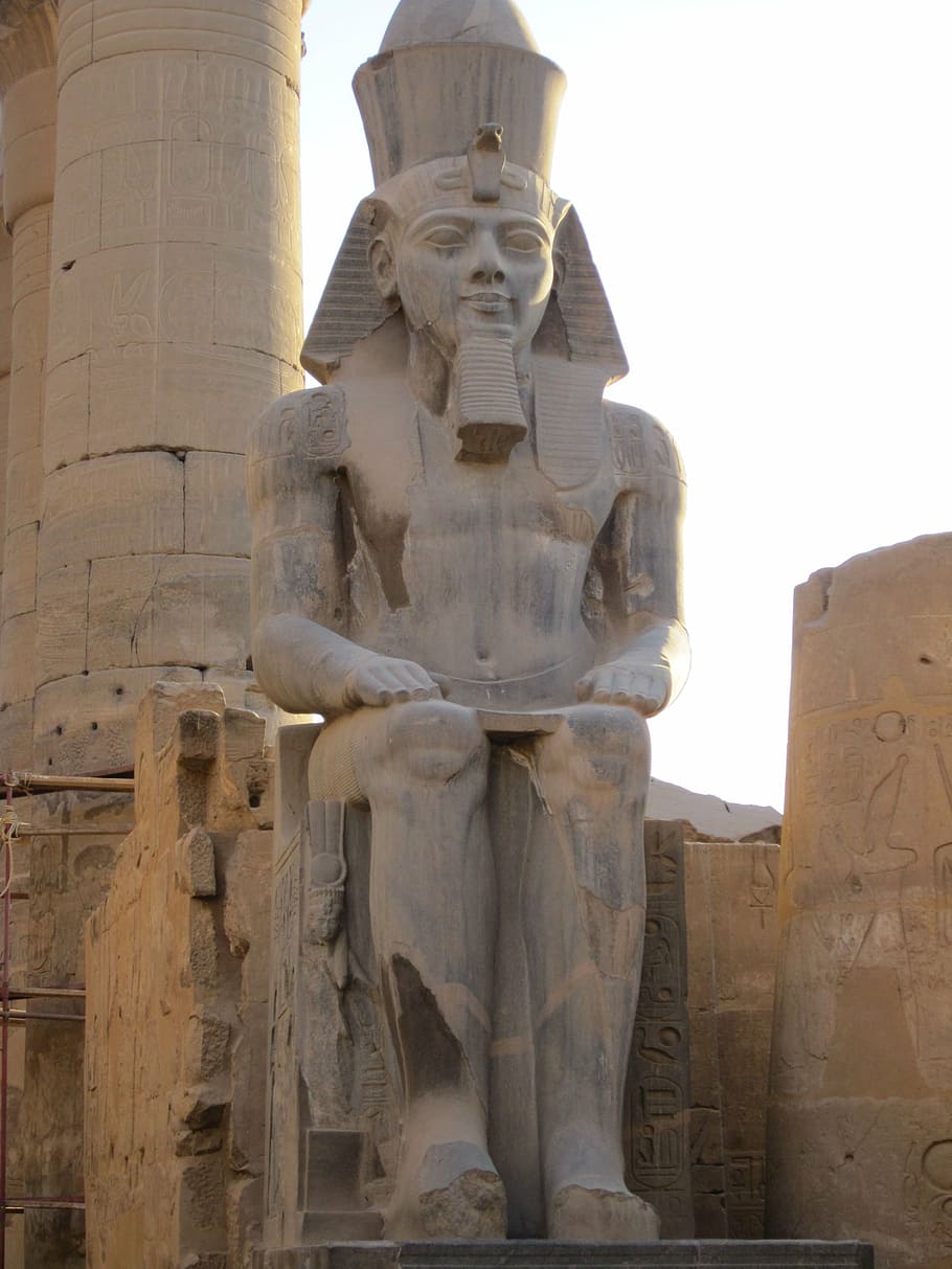 estátua do deus egípcio, luxor, egito, faraônico, nilo, templo, estátua, divindade, deus, escultura
