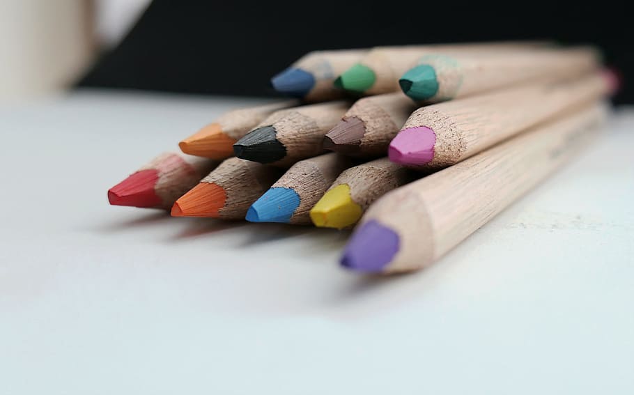 Lápis de cor, Colorido, Tinta, Desenhar, cor, canetas, lápis de cor diferente, canetas de feltro, estacas de madeira, fechos
