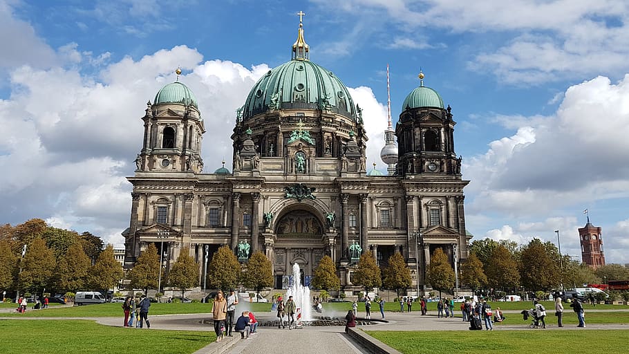 berlín, catedral de berlín, jardín de recreo, torre de televisión, ayuntamiento, punto de referencia, exterior del edificio, arquitectura, estructura construida, cúpula