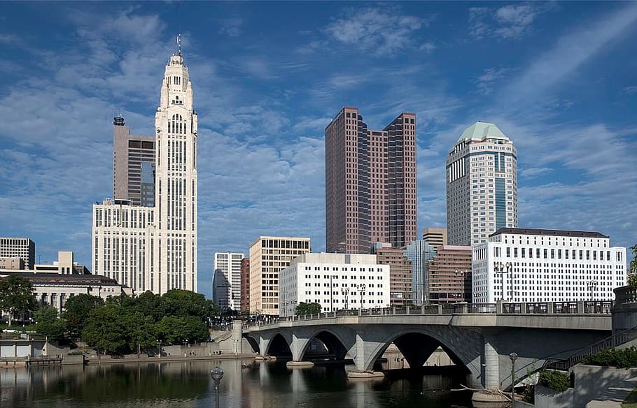 puente, edificios altos, azul, cielo, Columbus, Ohio, ciudad, horizonte, urbano, paisaje urbano