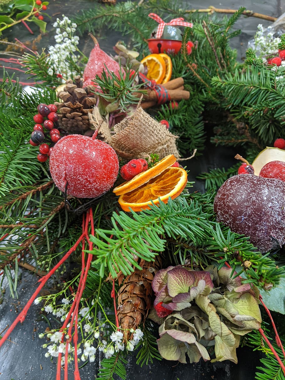 christmas, candied fruit, frosted fruit, fruit, wreath, greenery, oranges, orange slice, dried fruit, berries