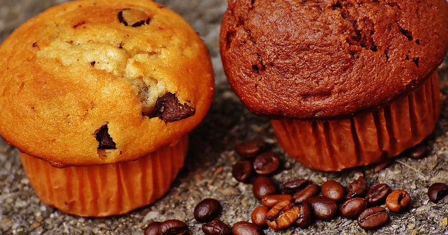 dos, cocido, cupcakes, gris, superficie, muffin, pastel, café, granos de café, delicioso