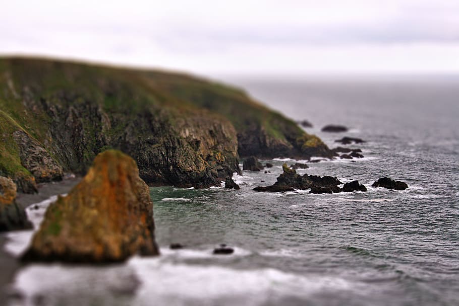 selectivo, fotografía de enfoque, verde, montaña, Irlanda, acantilado, paisaje acuático, playa, cambio de inclinación, mar