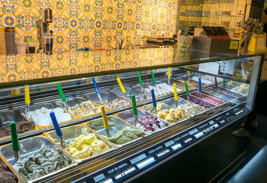jelas, rak display kaca, berbagai macam, es krim, di dalam, gelato, italia, es, krim, makanan