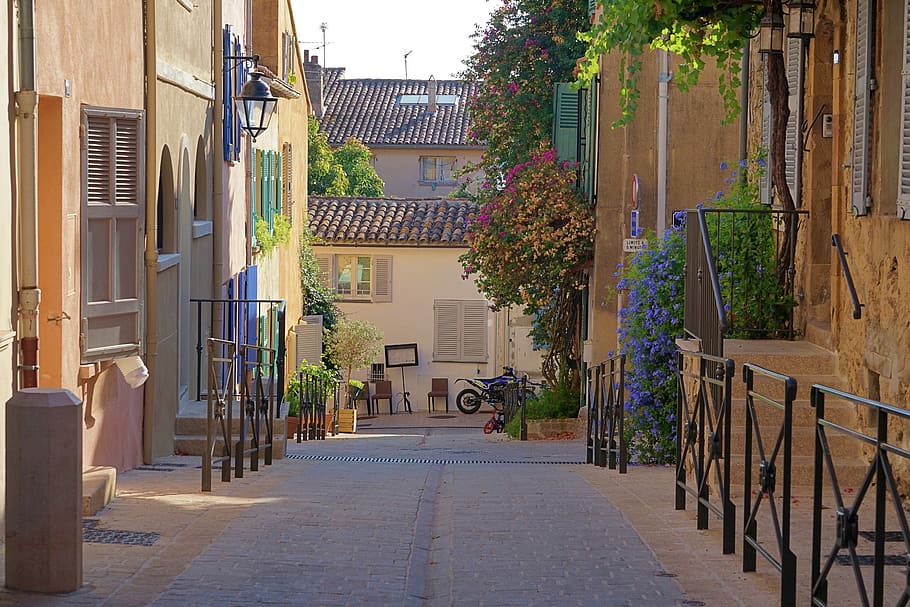 Saint Tropez, calle, colores, estilo, diseño, exterior del edificio, arquitectura, estructura construida, edificio, barrio residencial