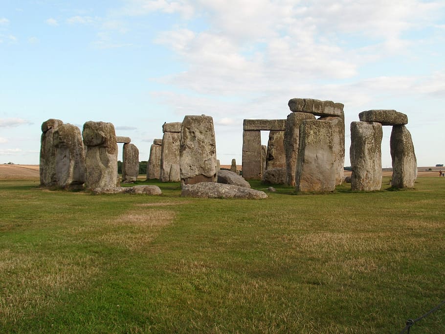 Stonehenge, Reino Unido de Amesbury, Inglaterra, antigua, piedra, piedra antigua, Pierre, monumento megalítico, panorama general, hierba
